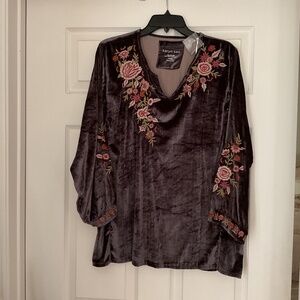 Karyn Seo NWT Charcoal Velvet size L embroidered top